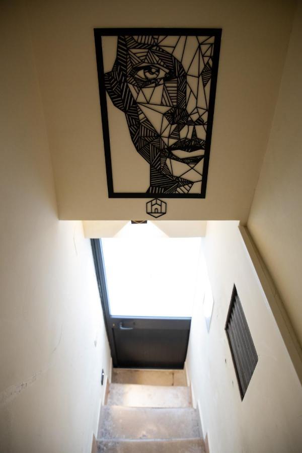 Geometric Art Pensión Bari